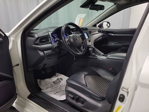 Used 2019 Toyota Camry SE FWD image 12