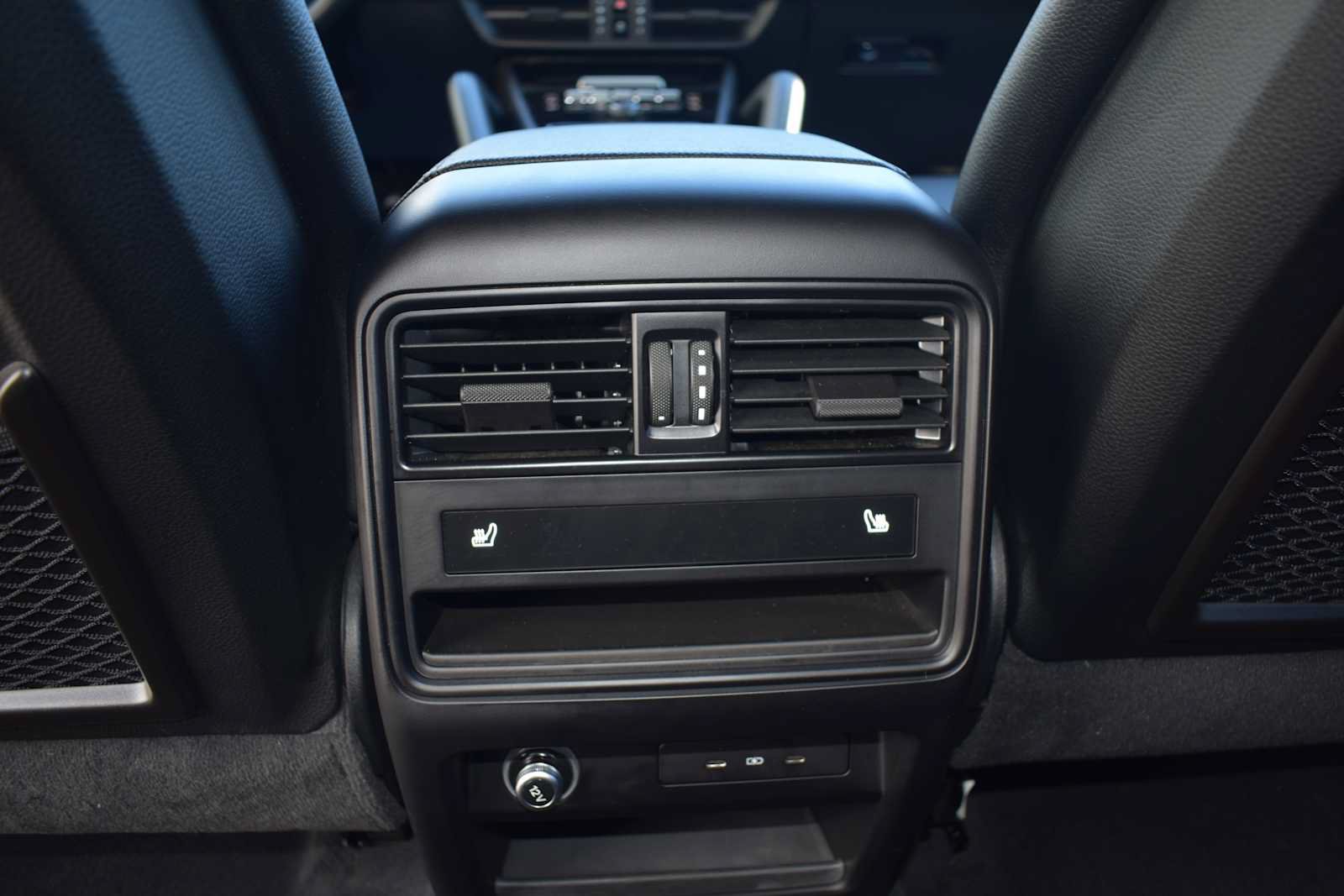 Used 2024 Porsche Cayenne AWD/4WD image 21