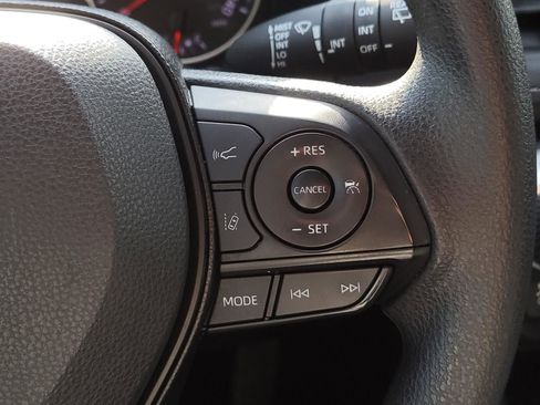 Used 2020 Toyota RAV4 XLE w/ Carpet Mat Package FWD image 28