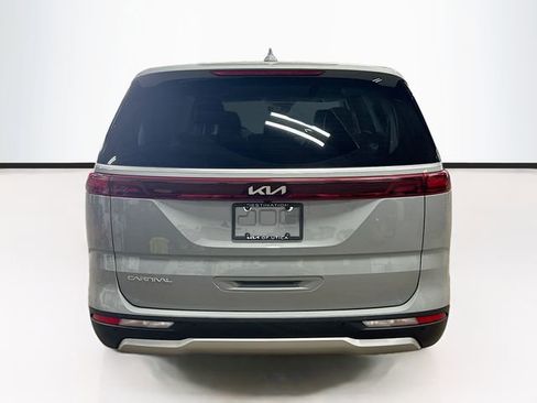 Used 2024 Kia Carnival EX FWD image 6