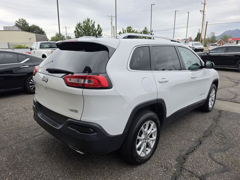 Used 2018 Jeep Cherokee Latitude AWD/4WD image 7