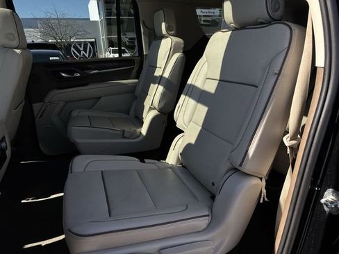 Used 2023 GMC Yukon XL Denali AWD/4WD image 26