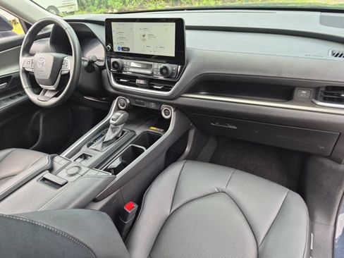 Used 2025 Toyota Grand Highlander AWD image 32