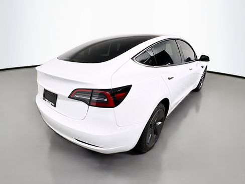 Used 2023 Tesla Model 3 Standard Range image 4