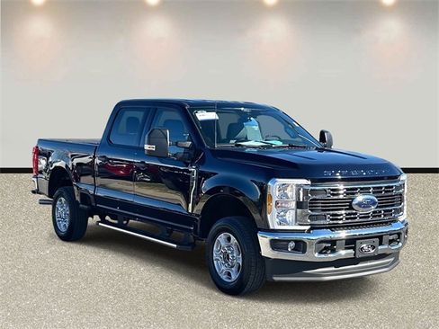 Used 2025 Ford F250 XLT image 3
