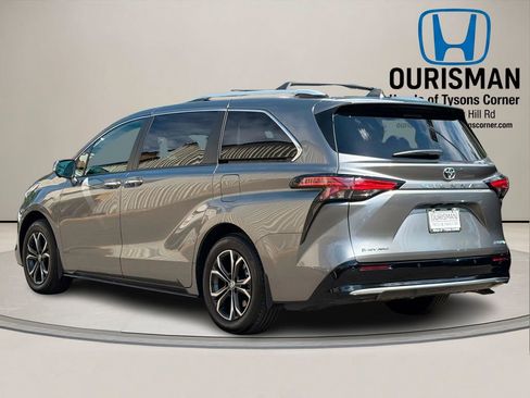 Used 2026 Toyota Sienna Platinum AWD/4WD image 4