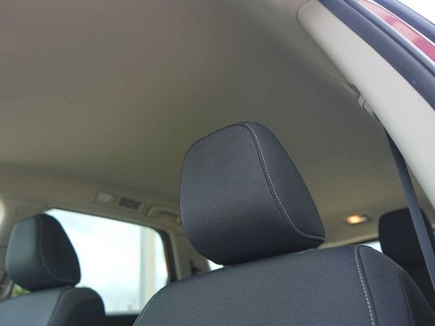 Used 2025 Nissan Pathfinder SV FWD image 25