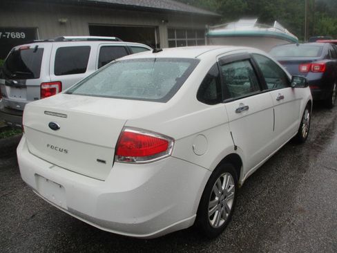 Used 2010 Ford Focus SEL image 5