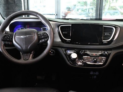 Used 2022 Chrysler Pacifica Touring-L w/ S Appearance Package FWD image 25