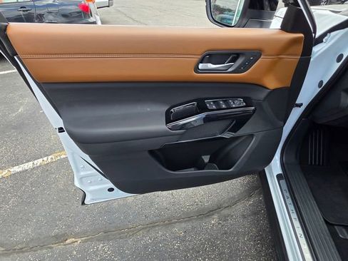 New 2026 Nissan Pathfinder Platinum AWD/4WD image 10