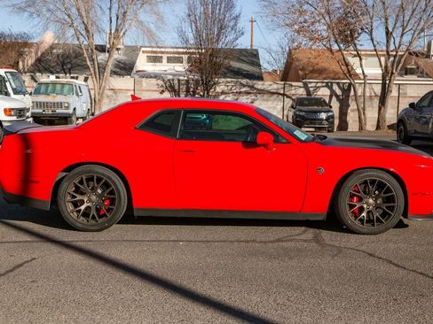 Used 2016 Dodge Challenger SRT Hellcat image 3