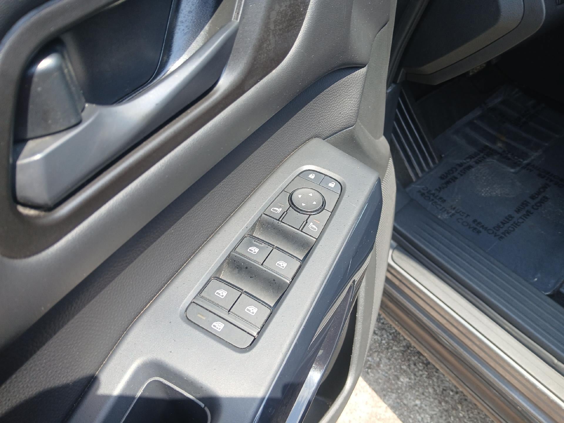 Used 2025 Nissan Pathfinder SV FWD image 12