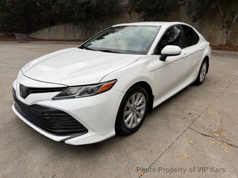 Used 2020 Toyota Camry LE image 23