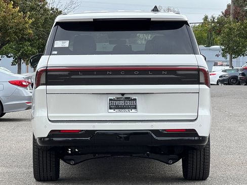 New 2025 Lincoln Navigator Reserve w/ Jet Appearance Package image 6