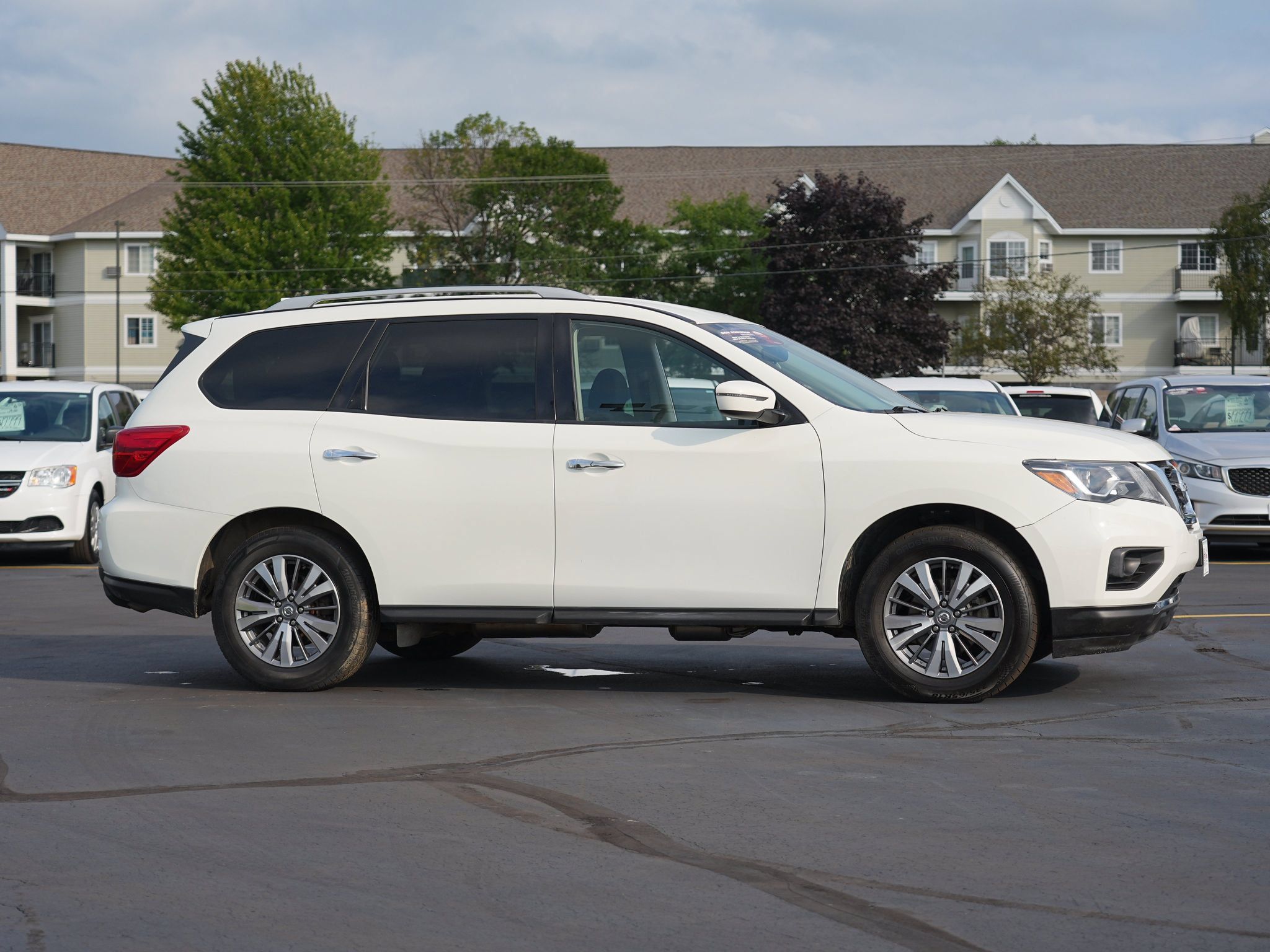 Used 2020 Nissan Pathfinder S AWD/4WD image 2