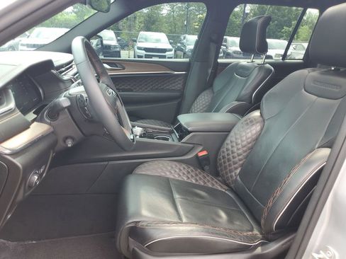 Used 2024 Jeep Grand Cherokee Summit AWD/4WD image 19