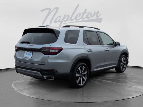 Used 2024 Honda Pilot Touring image 8