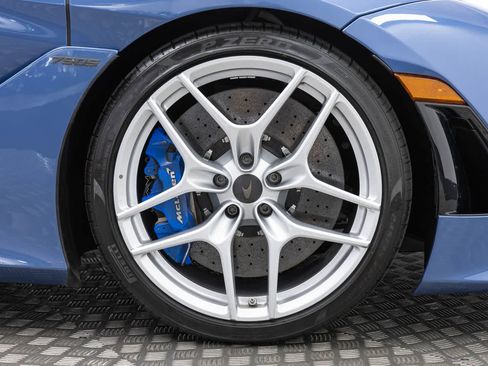 Used 2026 McLaren 750S Spider RWD image 42