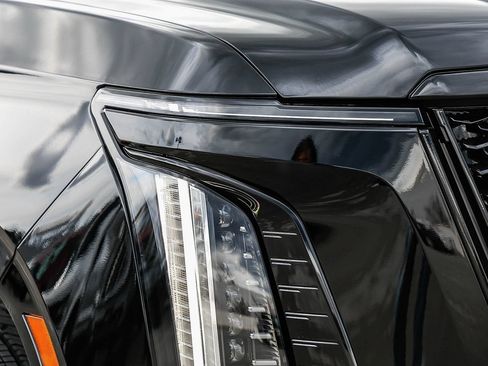 Used 2025 Cadillac Escalade V AWD/4WD image 8