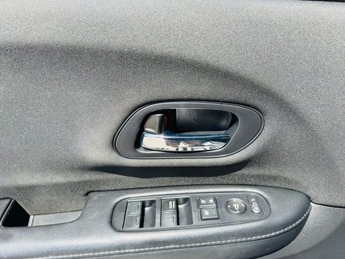 Used 2022 Honda HR-V LX image 9