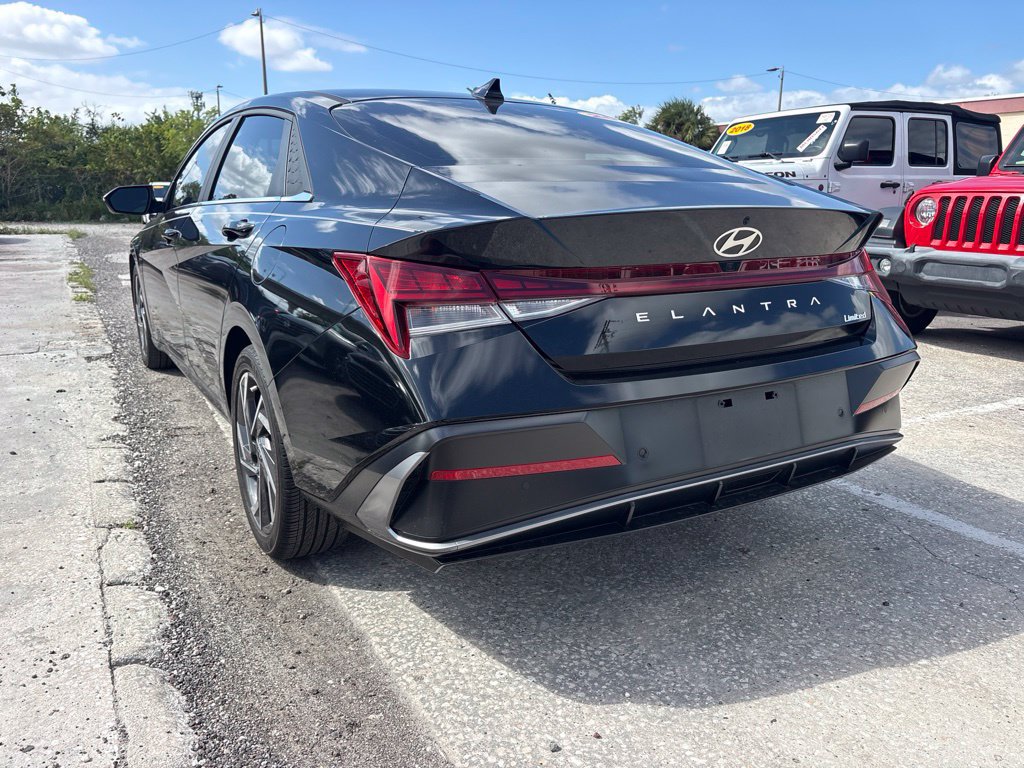 Used 2024 Hyundai Elantra Limited FWD image 5