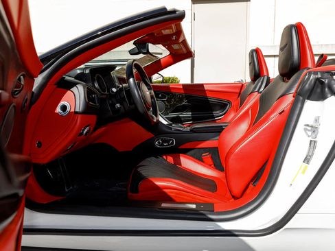 Used 2019 Aston Martin DB11 Volante image 12