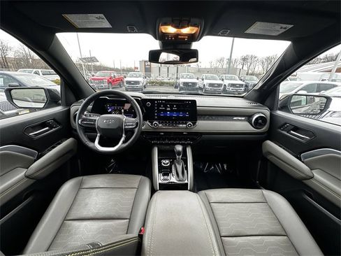 Used 2023 Chevrolet Colorado ZR2 w/ ZR2 Convenience Package III image 3