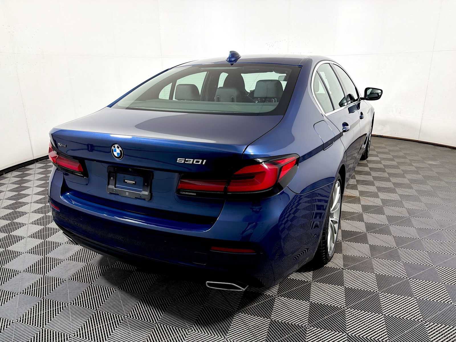 Used 2023 BMW 530i xDrive w/ Convenience Package AWD/4WD image 6