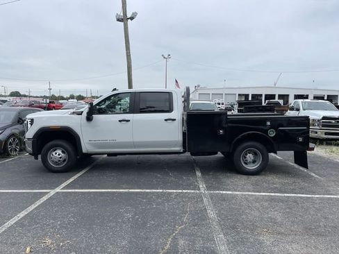 New 2025 GMC Sierra 3500 Pro w/ Convenience Package image 3
