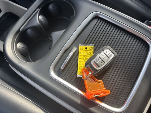 Used 2023 Chrysler Pacifica Touring-L image 20