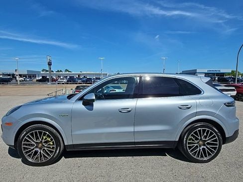 Used 2019 Porsche Cayenne E-Hybrid image 4