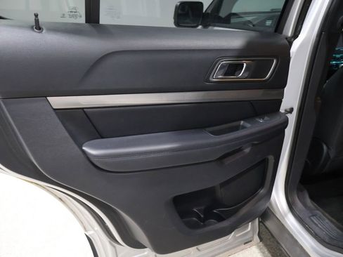 Used 2018 Ford Explorer XLT image 20