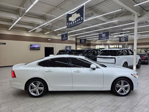 Used 2017 Volvo S90 T5 Momentum w/ Vision Package FWD image 5