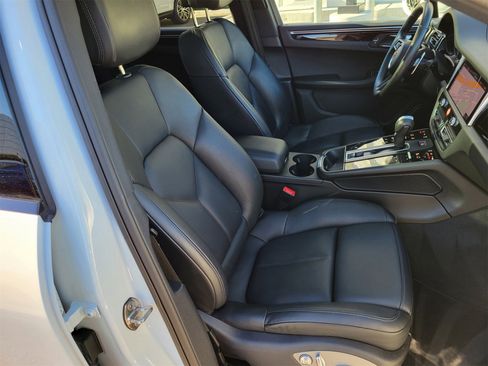 Certified 2024 Porsche Macan S image 29