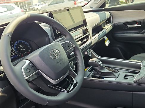 Certified 2026 Toyota Grand Highlander FWD image 12