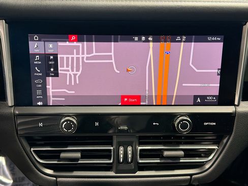 Certified 2023 Porsche Macan Turbo AWD/4WD image 31