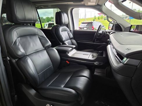 Used 2025 Lincoln Navigator Reserve AWD/4WD image 21