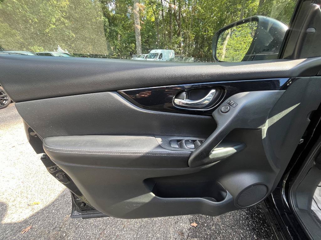 Used 2021 Nissan Rogue Sport SV FWD image 12