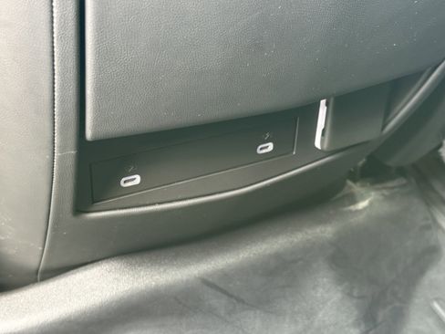 Certified 2022 Cadillac Escalade Premium Luxury image 16