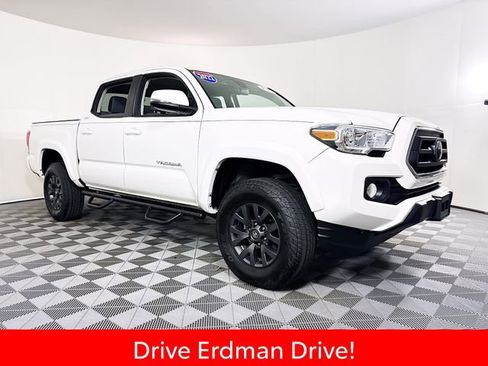 Certified 2022 Toyota Tacoma SR5 w/ Technology Package AWD/4WD image 1