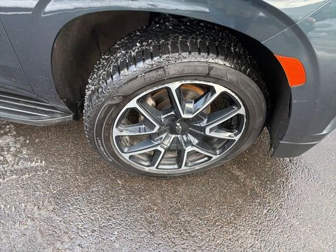 Used 2022 Chevrolet Suburban RST w/ Luxury Package image 10