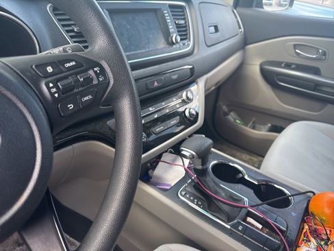 Used 2021 Kia Sedona LX image 14