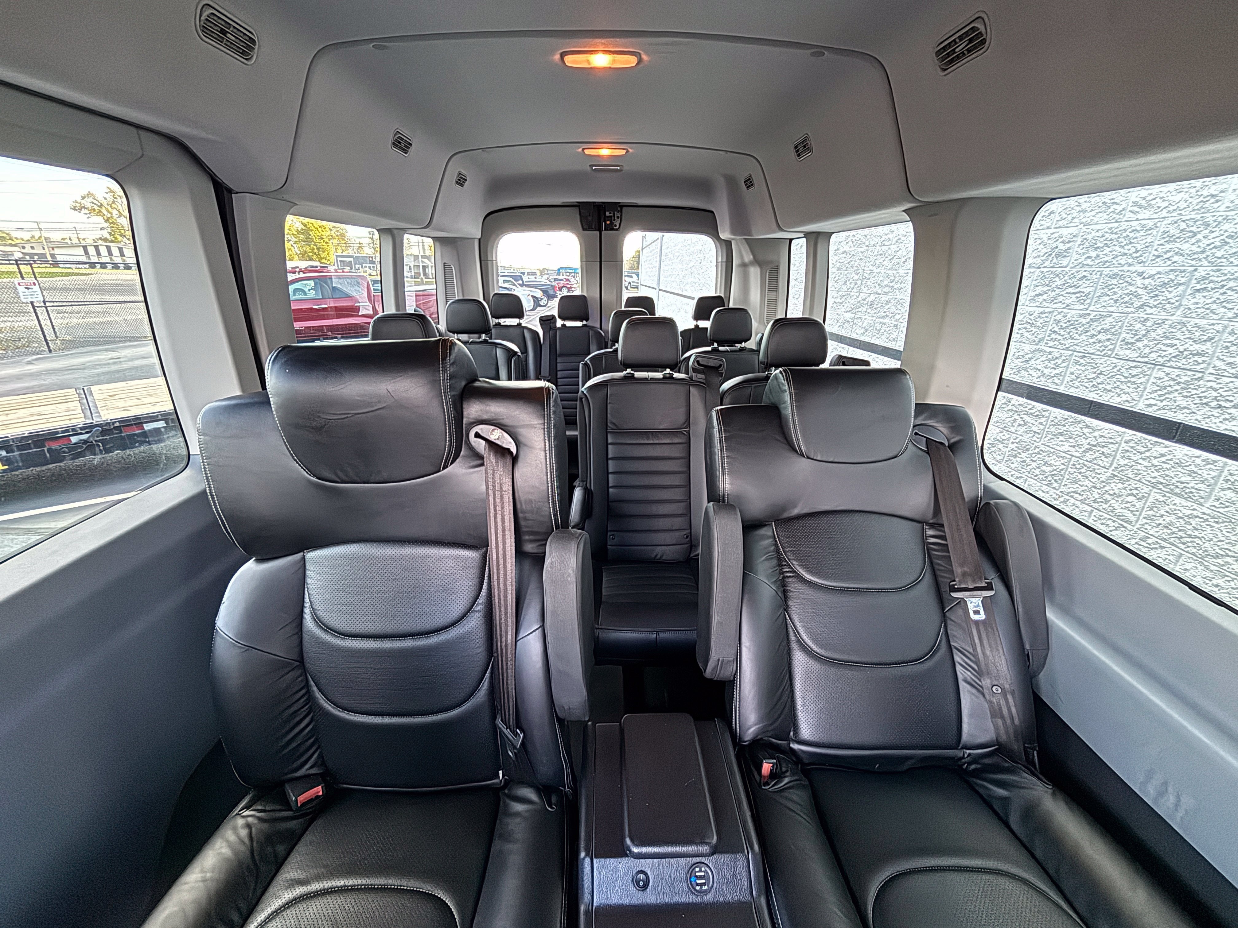 Used 2018 Ford Transit 350 XLT RWD image 2