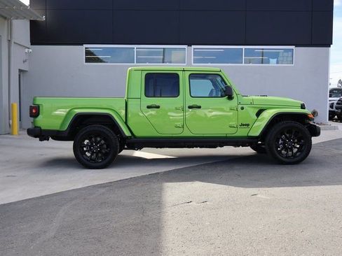 Used 2025 Jeep Gladiator Sport image 8