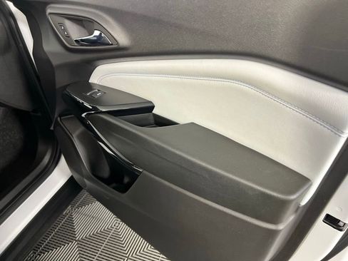 Used 2025 Chevrolet Trax LT image 31