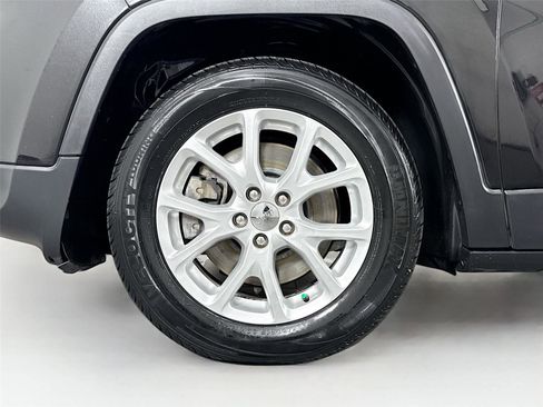 Used 2016 Jeep Cherokee Latitude image 12