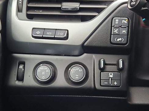 Used 2020 Chevrolet Suburban Premier w/ Max Trailering Package image 18