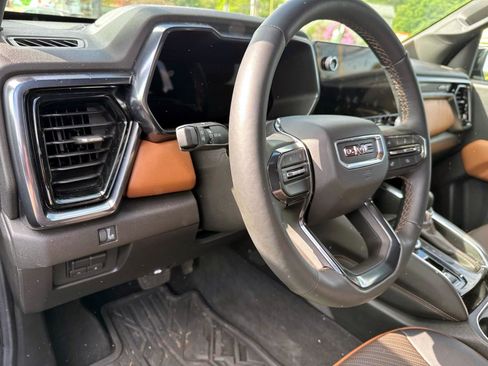 Used 2024 GMC Canyon AT4 w/ AT4 Premium Package AWD/4WD image 11