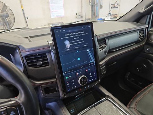 Used 2022 Ford Expedition Max Limited image 20