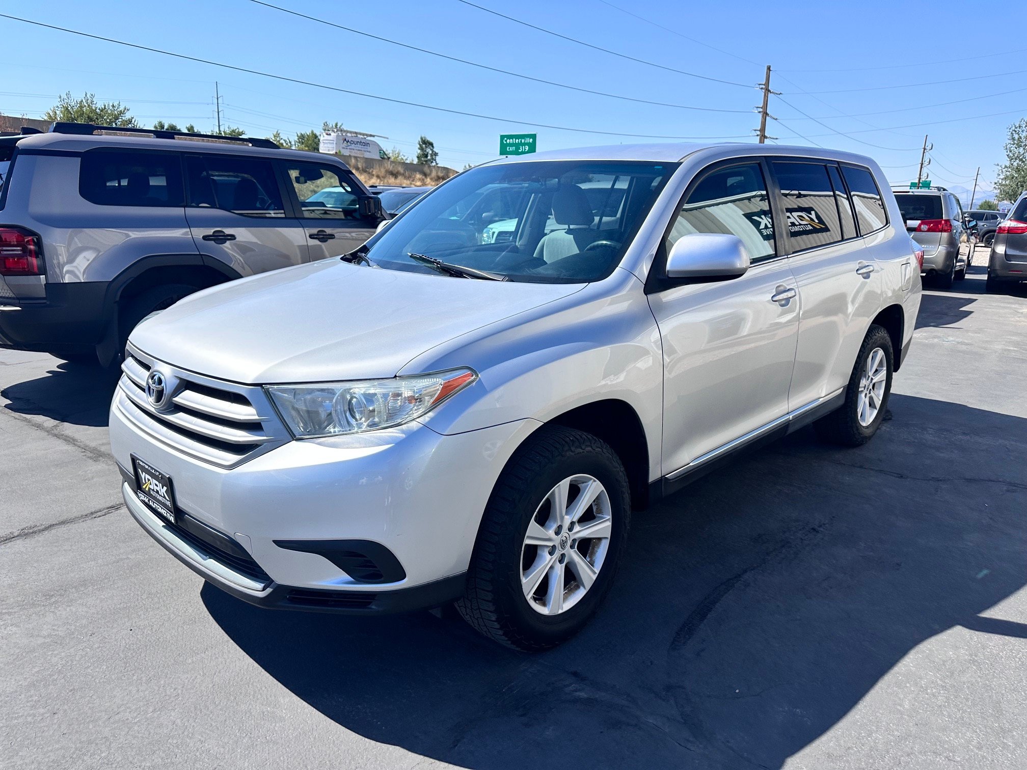 Used 2013 Toyota Highlander 4WD w/ Cold Weather Pkg image 2